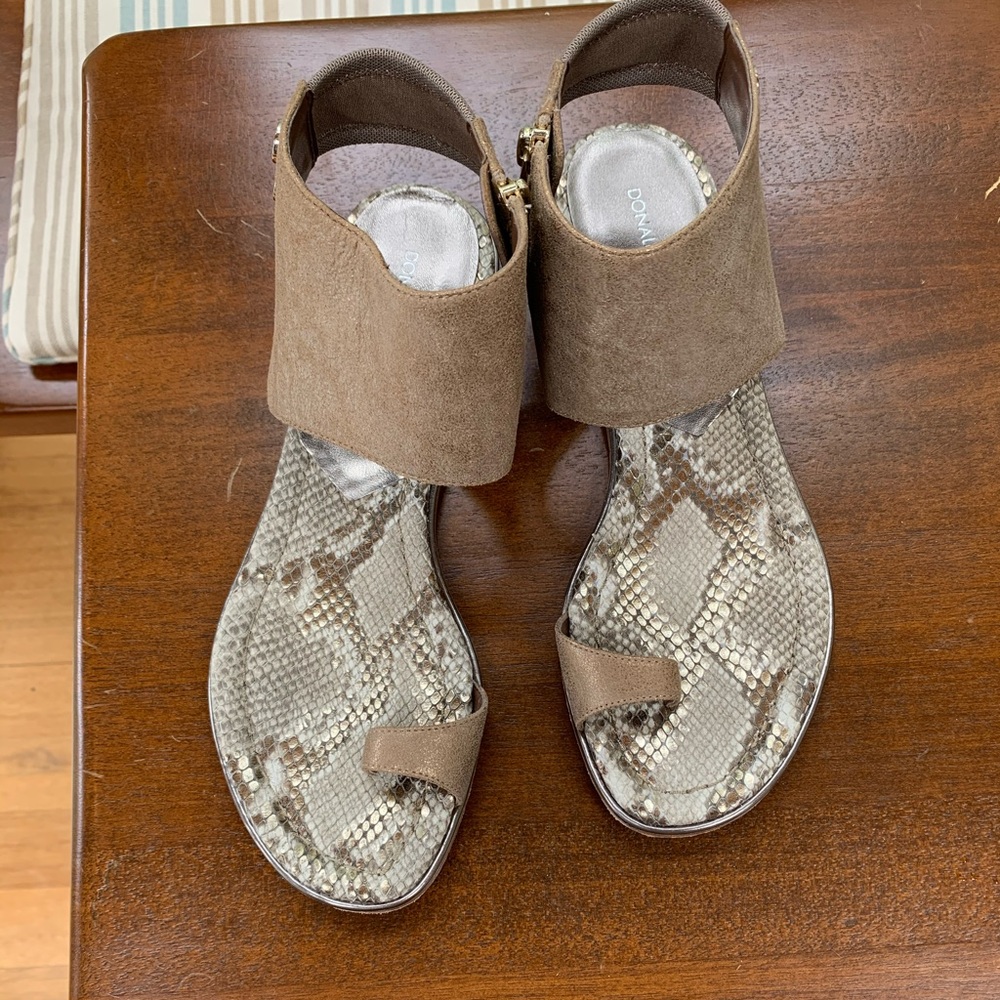 Donald J Pliner super cute sandals!